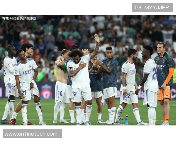 德甲激战曼城与AC米兰战成平局意外结果引发全场热议